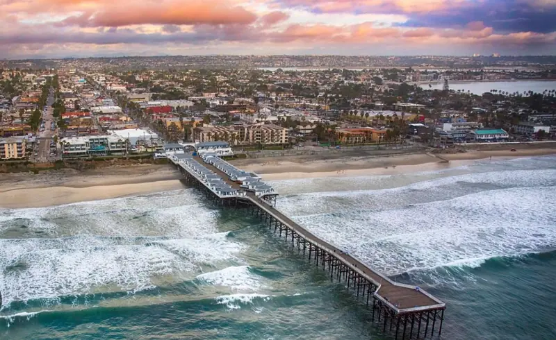 Crystal Pier and the coastline at Pacific Beach